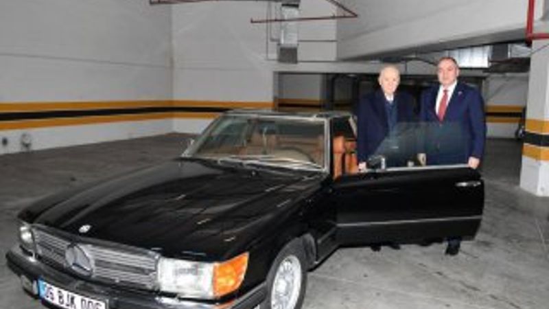 Bahçeli, klasik otomobilini MHP'li vekile hediye etti