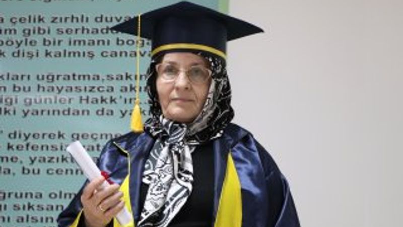 68 yaşında liseden mezun oldu