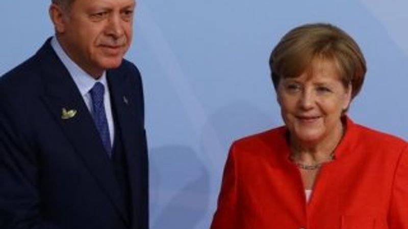 Libya zirvesinde Yunanistan’ın yokluğu Almanların dilinde