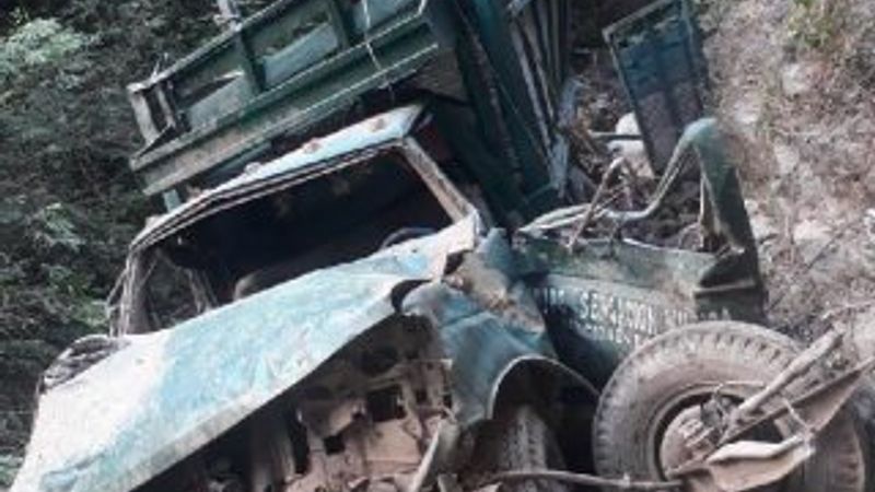 10 müzisyen önce kurşun yağmuruna tutuldu, sonra yakıldı