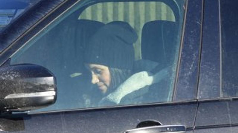 Kraliyet gelini direksiyonda yakalandı