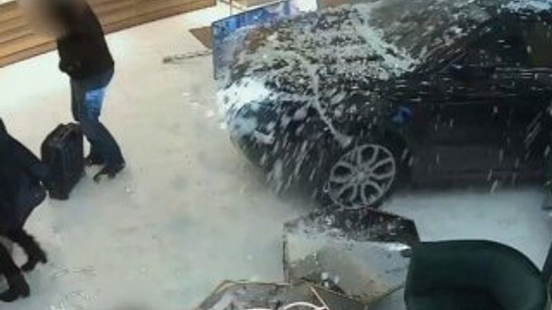 İngiltere'de ciple soygun kamerada