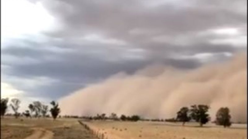 Avustralya'da dev toz bulutu