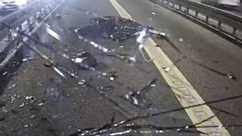 Metrobüs ile motosikletin çarpışma anları