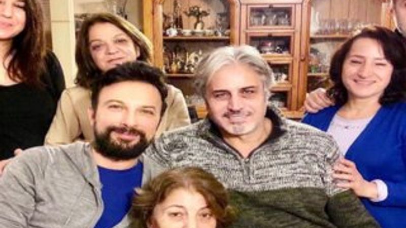 Tarkan, kardeşleriyle poz verdi