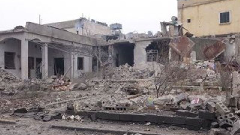 Rus savaş uçakları yine İdlib'e saldırdı: 35 ölü