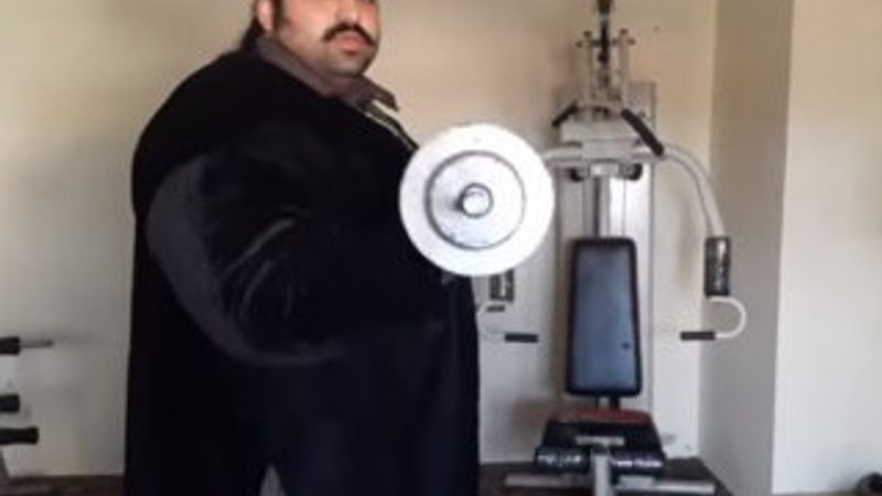 Arbab Khizer Hayat, 100 kiloluk kadınla evlenmek istiyor