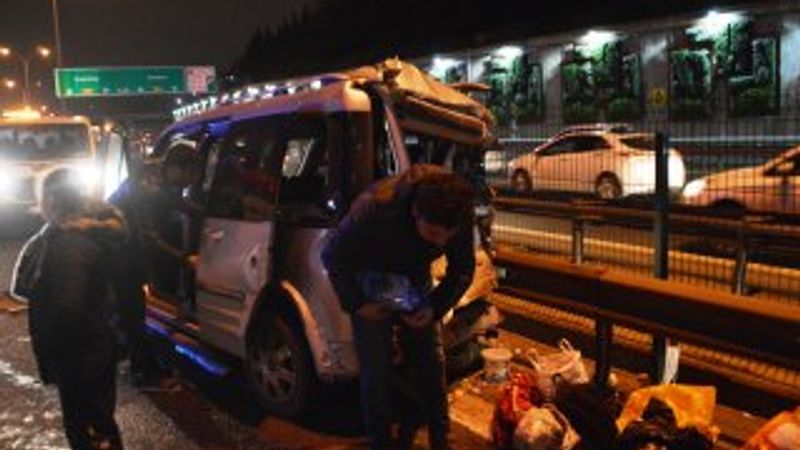 İstanbul'da 6 araç zincirleme trafik kazasına karıştı
