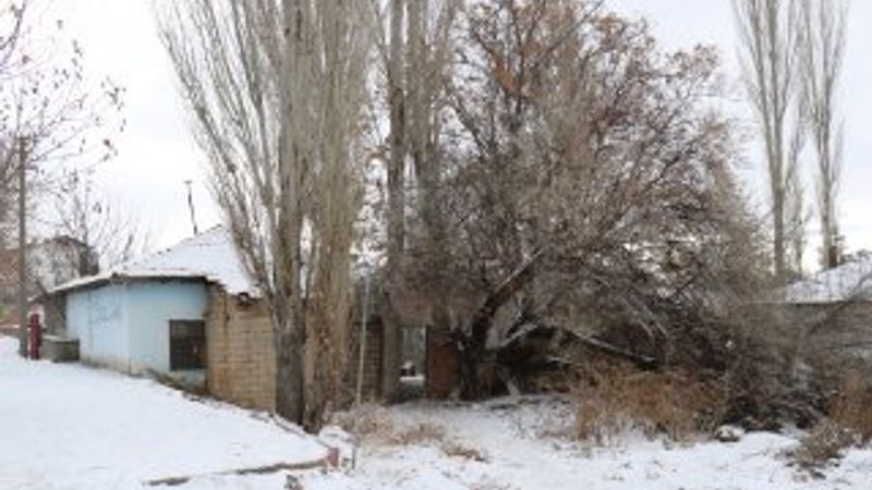 Kırşehir'de cinnet getiren adam eşini öldürdü