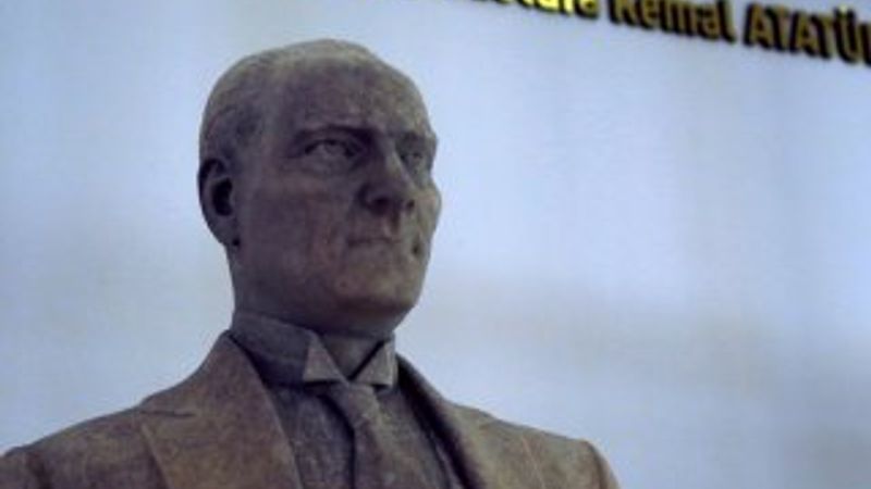 Atatürk'ün 1929'da yapılan heykelinin restorasyonu tamamlandı