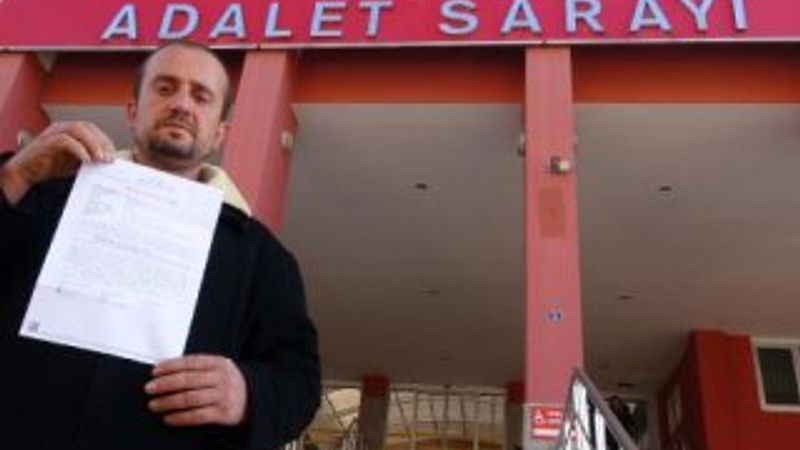 Köpeklere şiddet uygulayan ailesinden şikayetçi oldu