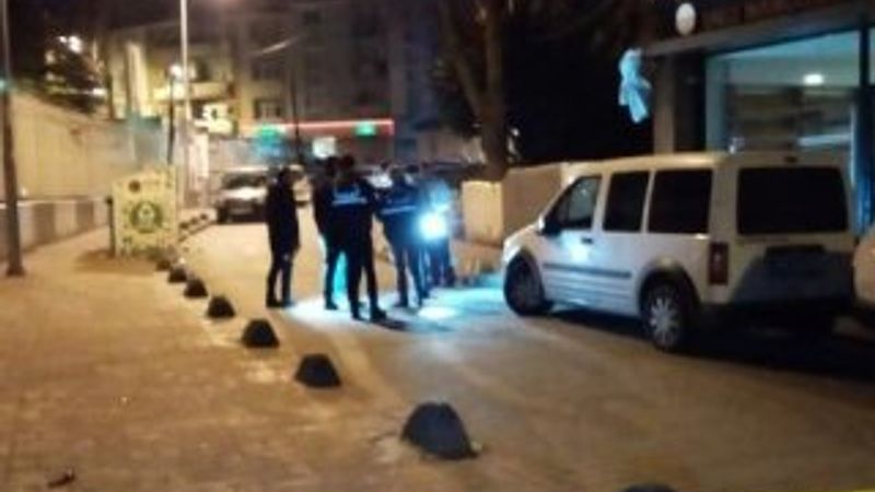 Beyoğlu'nda iki grup arasında silahlı çatışma: 3 yaralı