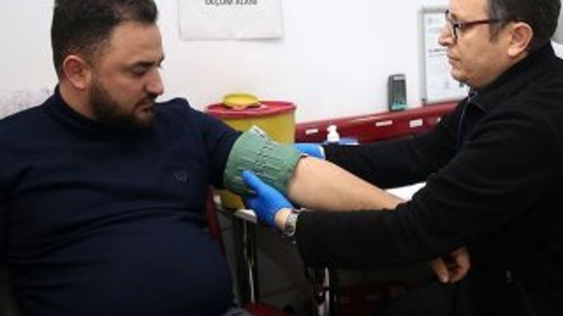 Annesini ve kardeşini kaybeden genç, kan bağışçısı oldu