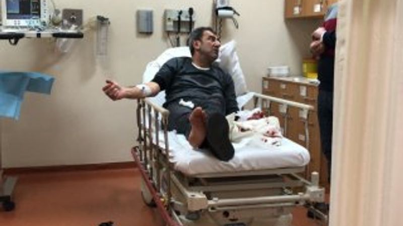 Uzlaşmak için gittiği ofiste elinden vuruldu