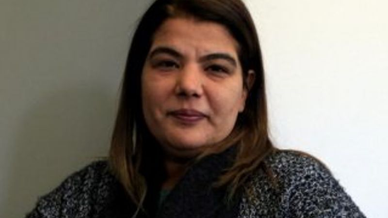 Darbettiği öne sürülen erkek arkadaşının beraatini istedi