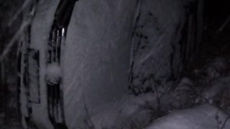 Bursa'da 2 araç karlı yolda kayarak şarampole yuvarlandı