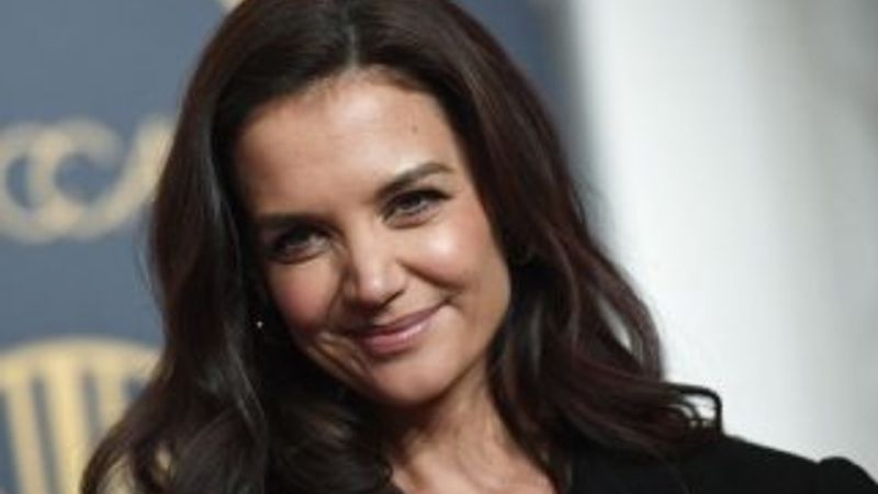 Kate Holmes'un yüzü gülmüyor