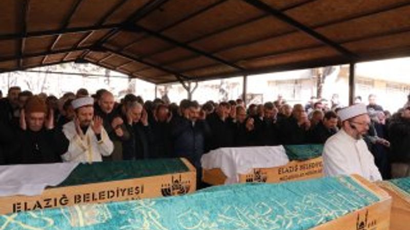 Elazığ'da ölen aynı aileden 5 kişi toprağa verildi