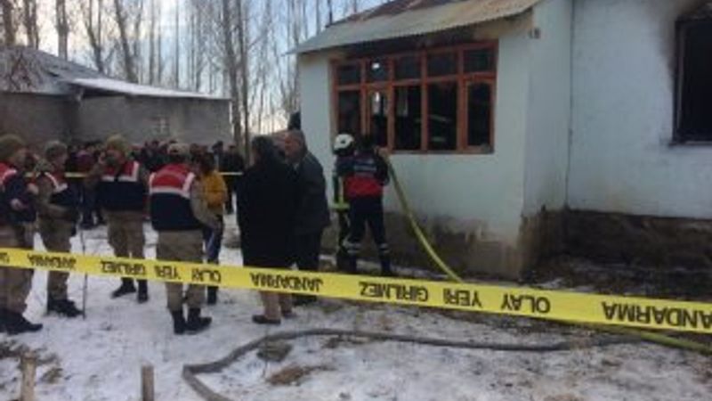 Van'da evde çıkan yangında iki kardeş öldü