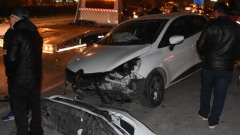 İzmir’de zincirleme trafik kazası: 2'si ağır 3 yaralı