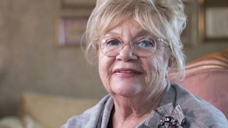 Nevra Serezli: Takside havlu tutup giyinirdik