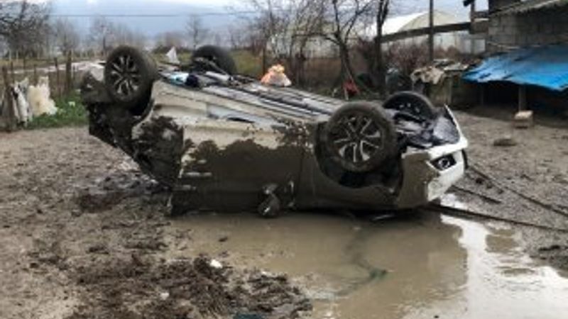 Zonguldak'ta araç şarampole uçtu: 1'i bebek 5 yaralı