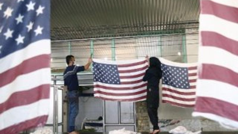 İran fabrikaları protestoculara özel ABD bayrağı üretiyor