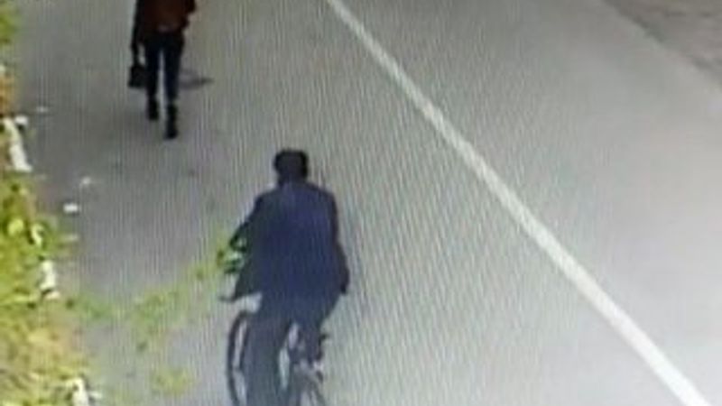 Lise öğrencisinin çantasını kapıp, kaçtı