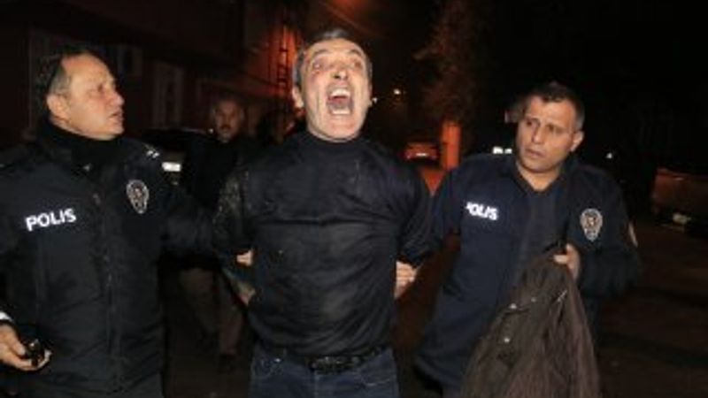 Adana'da bir kişi evini ateşe verdi