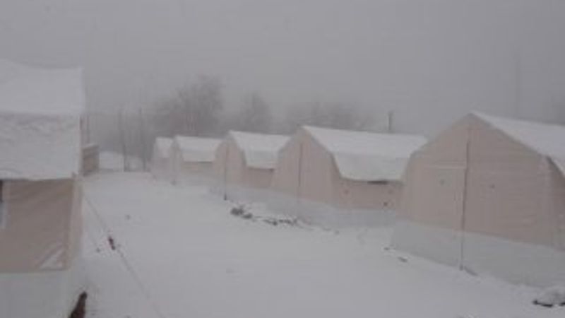 Elazığ beyaza büründü, çadırlar gözükmedi