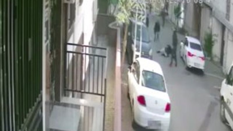 Otomobille kadını kaçırmaya çalıştılar