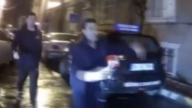 Sokak ortasında birbirine girdiler