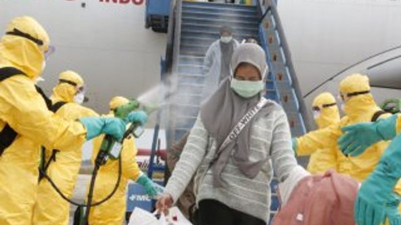 Endonezya, koronavirüse karşı spreyle önlem aldı