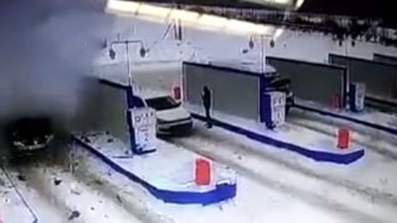 Rusya'da akaryakıt istasyonundaki araçta patlama