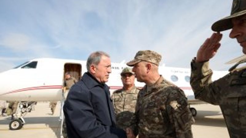 Akar ve komuta kademesi Suriye sınırında