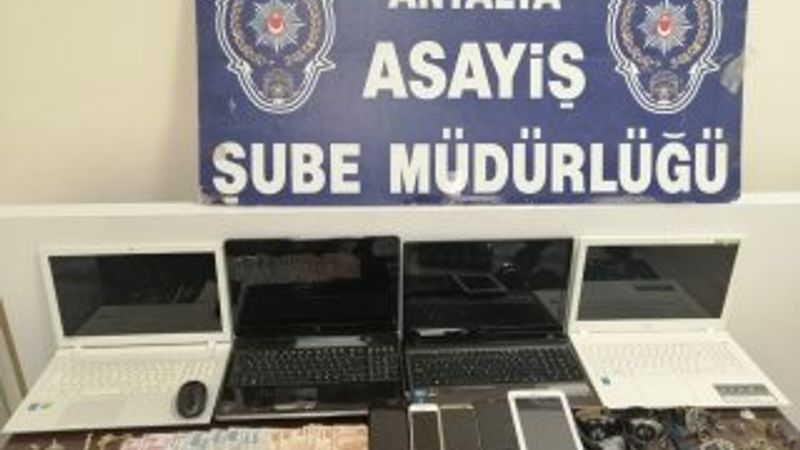 Antalya'da 11 evi soyan hırsızlar yakalandı