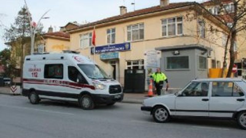 Eşi tarafından bıçaklanan kadın polise sığındı