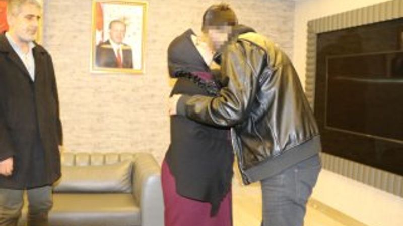 HDP önünde eylem yapan bir aile daha evladına kavuştu