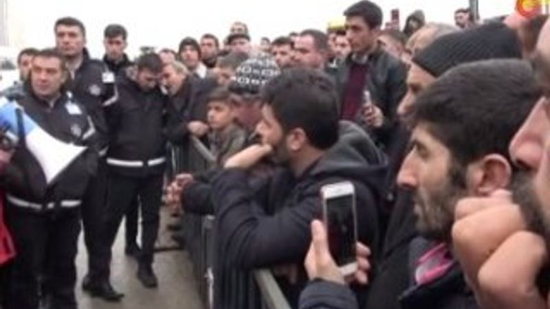 Çığ altından kurtarılanların yakınları hastanede