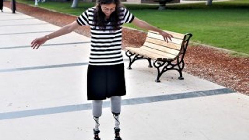 Buket Öğretmen'in protez bacakla ilk adım heyecanı