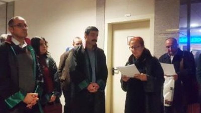 Avukatların adliyelerde 'çay' eylemi sürüyor