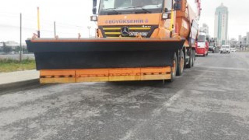 İstanbul'da kar küreme araçları hazır bekliyor