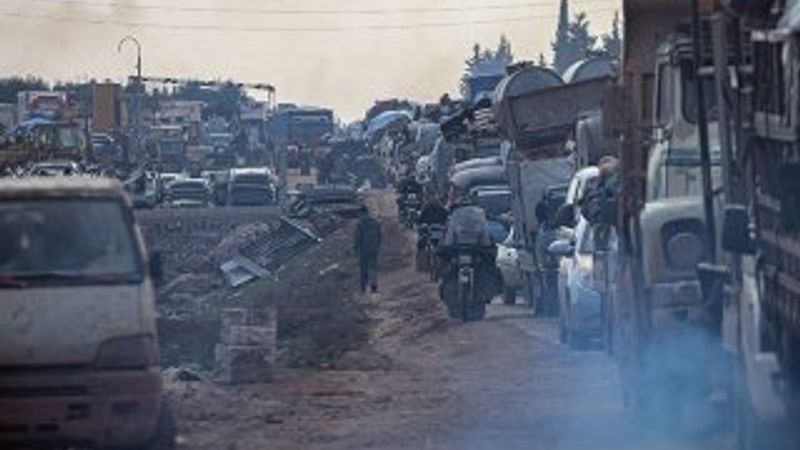 4 günde 90 bin İdlibli Türkiye sınırında geldi