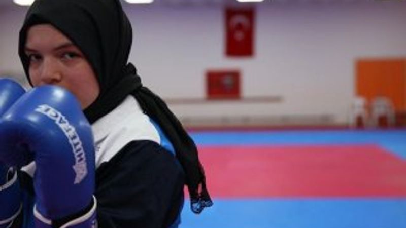 Hastalığı için başladığı kick boksta şampiyon oldu