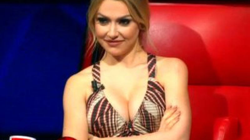 Hadise, dekolte seviyor