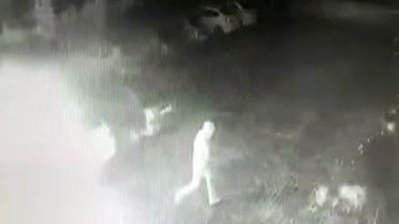 Terk eden sevgilisinin otomobilini kundakladı