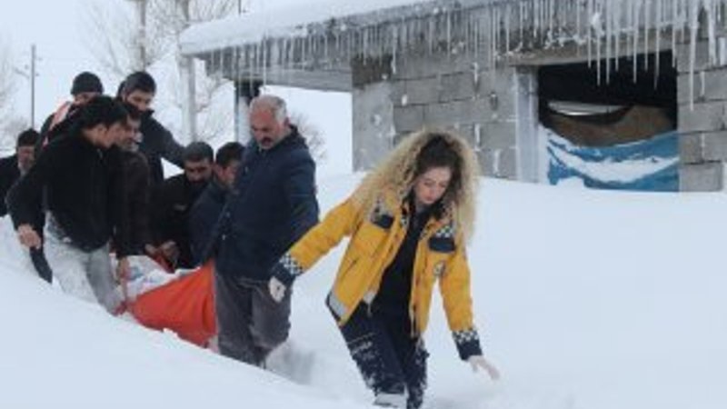 Branda sedyeyle zorlu hasta kurtarma operasyonu