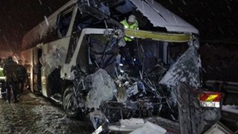 Samsun'da yolcu otobüsü kamyona çarptı: 1 ölü 1 yaralı