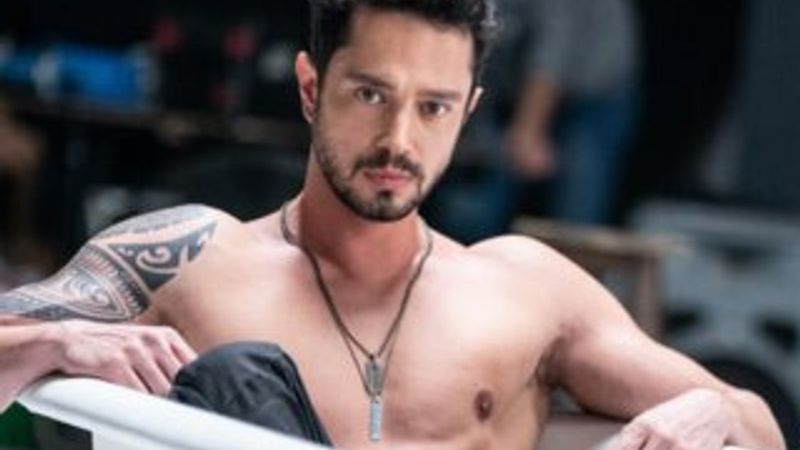 Murat Boz, küvete girdi