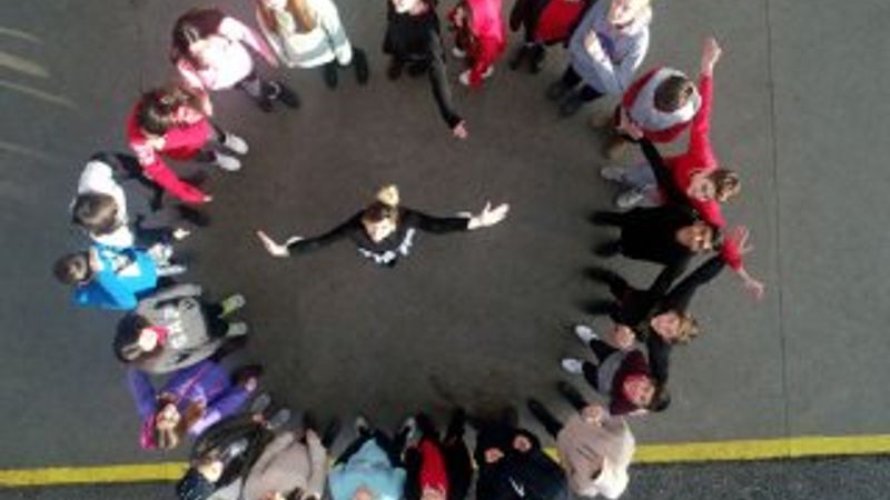 'Çalıkuşu'ndan etkilendi, engelini aşıp öğretmen oldu